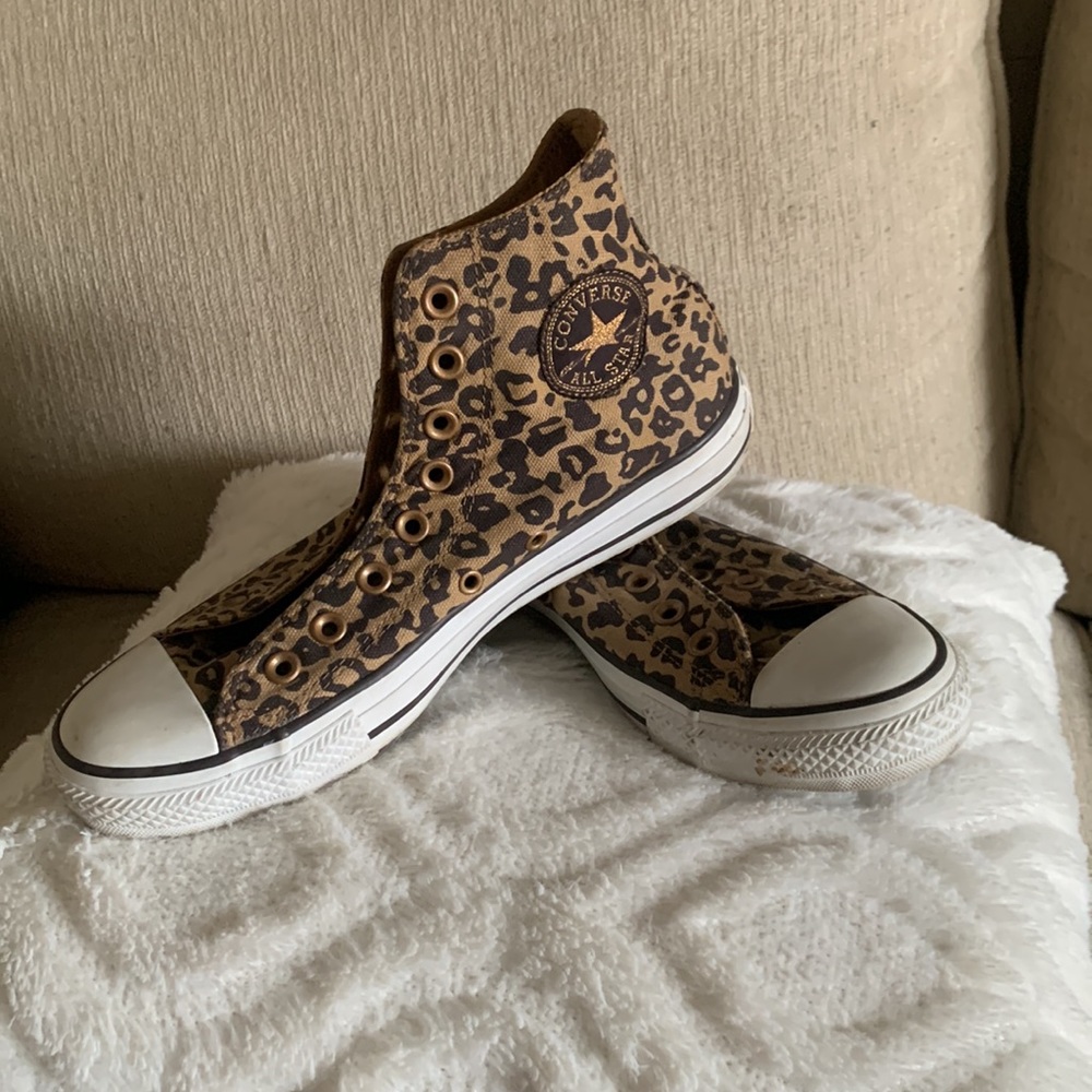 Leopard print Converse High top size 9 no laces